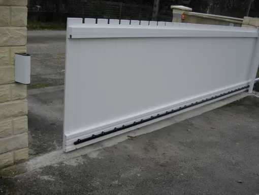 Installation de votre portail coulissant sur mesure à Léojac , Nègrepelisse, Alu Project