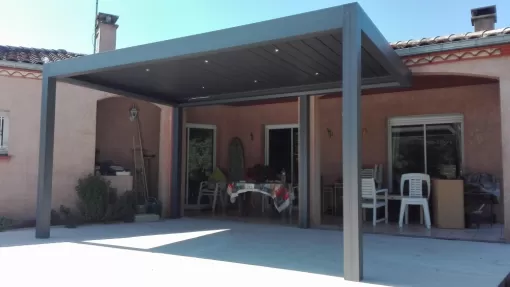 Installation de pergola bioclimatique avec LED en aluminium à Fonneuve, Nègrepelisse, Alu Project