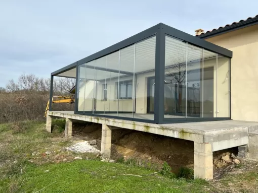 Installation d’une véranda avec coulissants vitrés à Saint-Antonin-Noble-Val, Nègrepelisse, Alu Project
