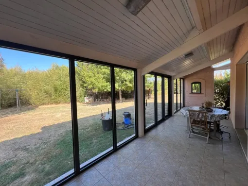Installation d’une fermeture de terrasse à Bessens, Nègrepelisse, Alu Project