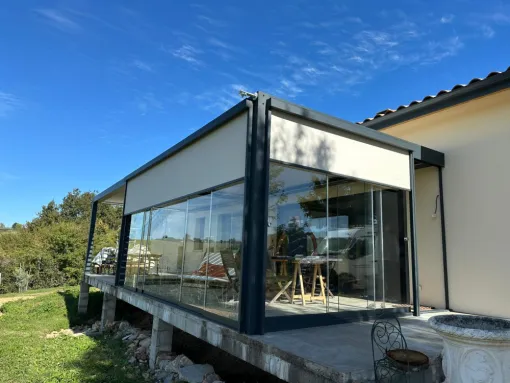 Installation de stores enroulables sur pergola à Saint-Étienne-de-Tulmont, Nègrepelisse, Alu Project