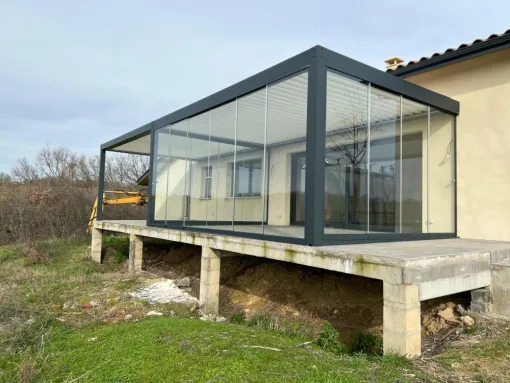 Installation d’une véranda avec coulissants tout vitrés à Cahors, Nègrepelisse, Alu Project